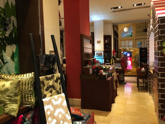singapore raffles hotel gift shop